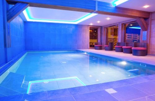 Praz-sur-Arly Ski Chalet | Chalet familial La Griotte avec accès piscine