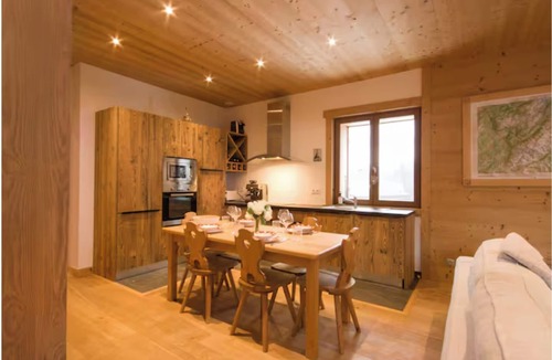 Les Contamines-Montjoie Apartment | Chalet-like triplex with separate entrance ideal for large families