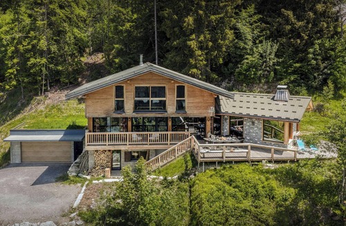 Notre-Dame-de-Bellecombe Ski Chalet | Chalet Panorea - Enjoy views of the Aravis mountains - OVO Network