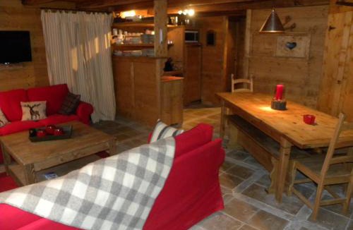Les Boisses Apartment | CHALET GRINCH 90m2, 3 Sdb, skis aux pieds, wifi