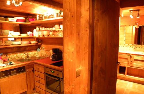 Les Boisses Apartment | CHALET GRINCH 90m2, 3 Sdb, skis aux pieds, wifi