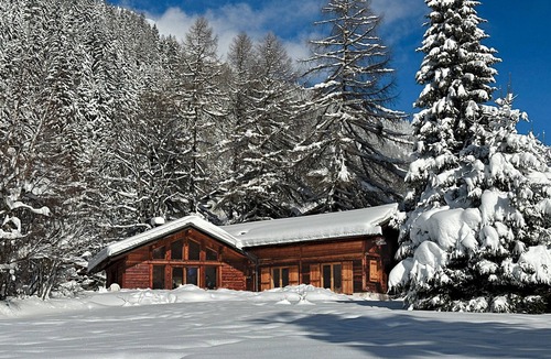 Montroc Ski Chalet | Chalet Guapa, mountain escape with hot tub
