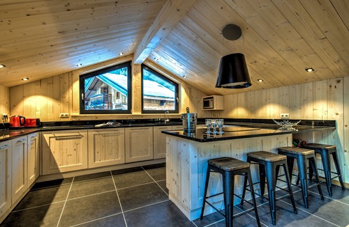 Chamonix City Centre Ski Chalet | Chalet in Chamonix centre, 3 bedrooms ensuite, sleeps 6, view Mont Blanc