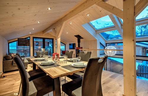 Chamonix City Centre Ski Chalet | Chalet in Chamonix centre, 3 bedrooms ensuite, sleeps 6, view Mont Blanc