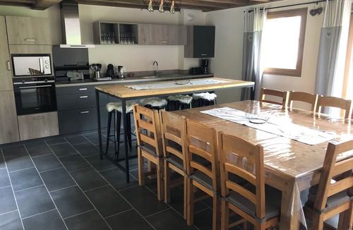 Champagny-en-Vanoise Ski Chalet | Chalet 'L'envers' with Mountain View, Private Terrace and Wi-Fi