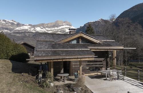 Les Houches Ski Chalet | Chalet L'Oratoire & Mazot - Renovated Historic Chalet - Huge Garden & Separate Cabin for 2