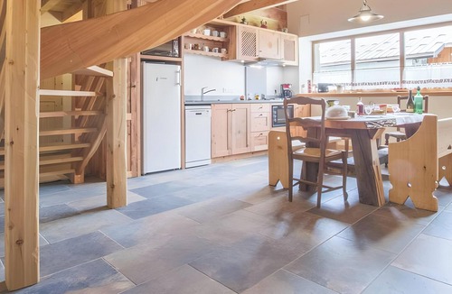 Montricher-Albanne Apartment | Chalet 'L'ours' with Mountain View