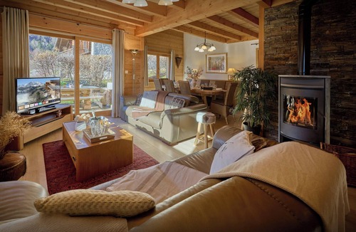 La Giettaz Ski Chalet | Chalet La Canopée - Aravis mountain stay with spa for 10 - OVO Network