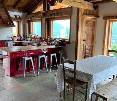 Montvalezan Ski Chalet | Chalet La Rosière Pré du Four Domaine skiable la Rosière