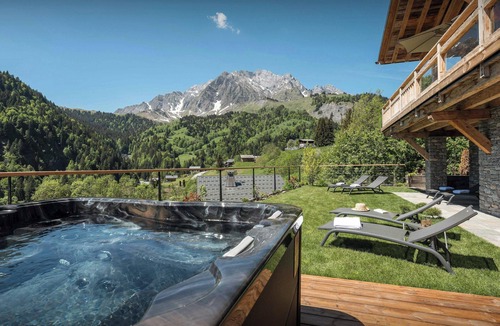La Giettaz Ski Chalet | Chalet La Veya - Spacious chalet with incredible views - OVO Network