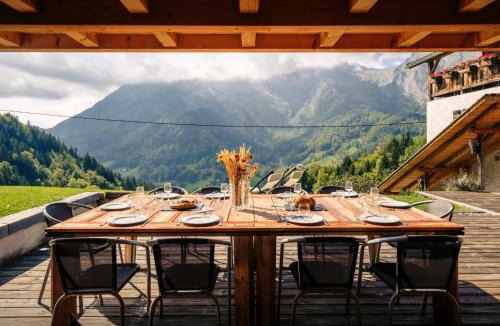 Les Clefs Ski Chalet | Chalet Ladroit - OVO Network