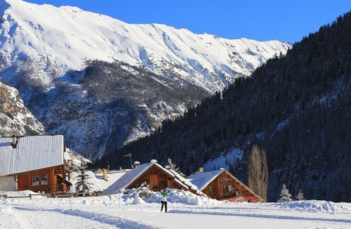 Nevache Ski Chalet | Chalet Le Mélézin hameau des Chazals Nevache Hautes Alpes