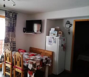 Thollon-les-Memises Apartment | Chalet Le Telemark wifi fibre classé 3 étoiles garage parking extérieur privé travaux échafaudage installé fin juin