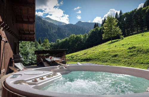 Samoens Ski Chalet | Chalet Les Pellys - superb alpine views and spa - OVO Network