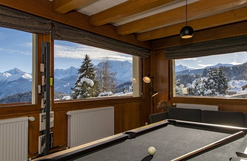 Cordon Ski Chalet | Chalet Les Rhodos - sleeps 60 - Facing Mont Blanc in Cordon