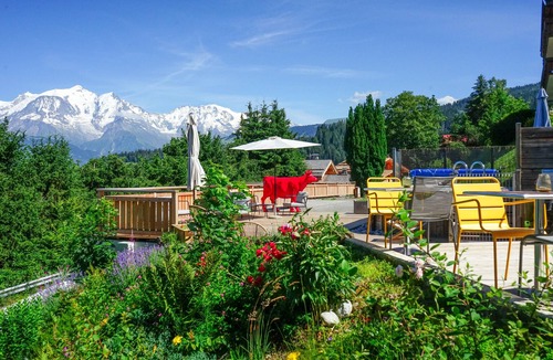 Cordon Ski Chalet | Chalet Les Rhodos - sleeps 60 - Facing Mont Blanc in Cordon