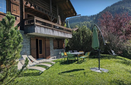 Les Granges Ski Chalet | Chalet Loisel - alpine holiday 10p with Aravis valley views - OVO Network