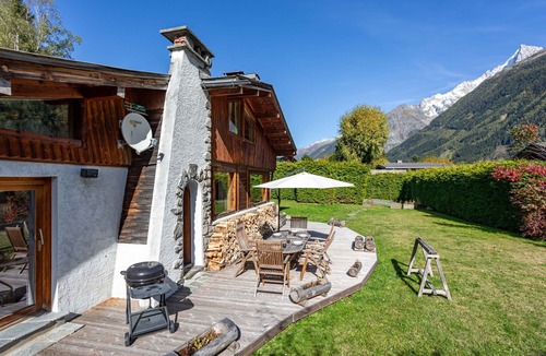 Chamonix City Centre Cottage | Chalet Martinique - a self catered chalet that sleeps 6 guests in 3 bedrooms