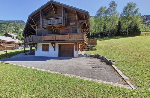Le Biot Ski Chalet | Chalet MON FRERE - 4 BEDROOMS - 10 PEOPLE - GARDEN -LE BIOT