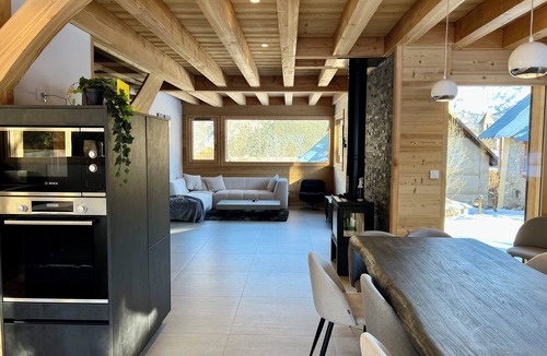 Puy-Saint-Vincent Ski Chalet | Chalet Neuf 12 pers - Ski in/Cinema