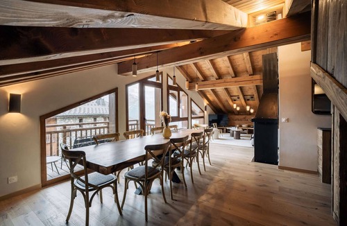 Les Eucherts Ski Chalet | Chalet Poudreuse, ski in, 10 people, Les Chalets de Marie