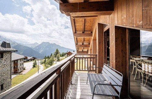 Les Eucherts Ski Chalet | Chalet Poudreuse, ski in, 10 people, Les Chalets de Marie