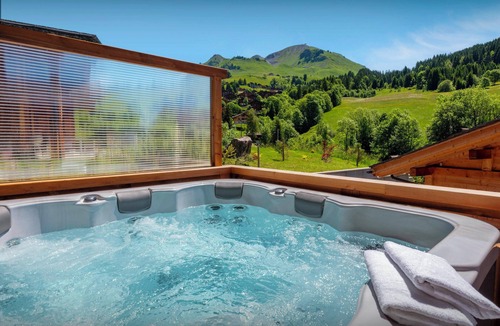 Le Chinaillon Ski Chalet | Chalet Trusquin - Mountain retreat spa and games room - OVO Network