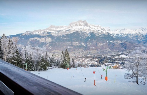 Cordon Ski Chalet | Chalet Vardache - Ski-in ski-out with Mont Blanc views - OVO Network