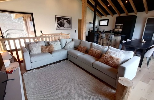 Montalbert Ski Chalet | Chalet with mountain view - 12 guests