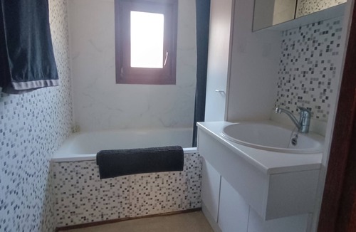 Le Castellet Ski Chalet | Chalet with jacuzzi from June to September