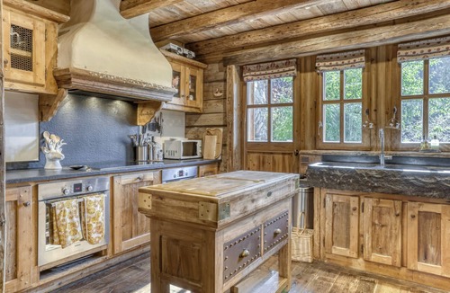 Demi-Quartier Ski Chalet | Chalet Wolgan Summary