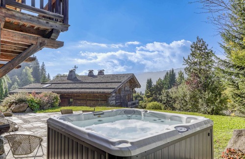 Demi-Quartier Ski Chalet | Chalet Wolgan Summary