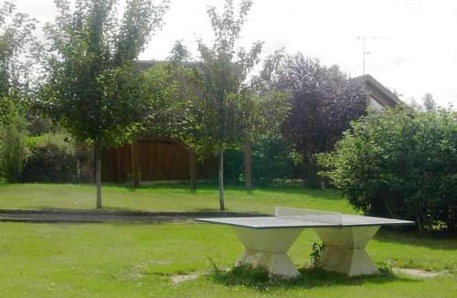 Mesples House | Chalets indépendants avec terrasse et jeux pour enfants à Mesples - FR-1-489-401