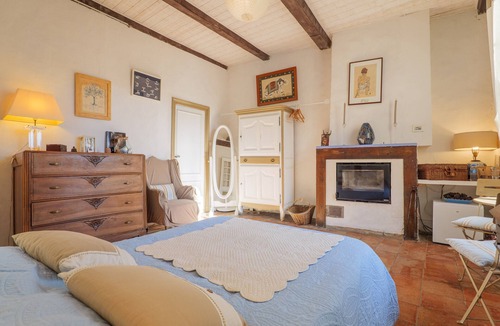 Lagorce Bed & Breakfast | Chambre Bleu Guest Room with Shared Garden and Wi-Fi