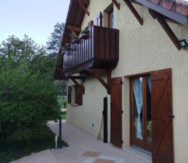 Cluses Bed & Breakfast | Chambre dans maison avec parking