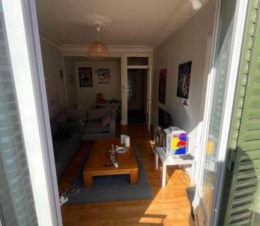 Secteur 1 House | Chambre dans un appartement à 2 minutes à pied de la gare et GEM