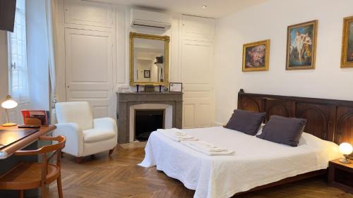 Valence Bed & Breakfast | Chambre de charme au coeur du vieux Valence -Confort & Calme