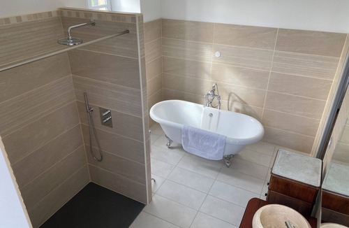 Montmarault Apartment | Chambre Jean in Château Camus