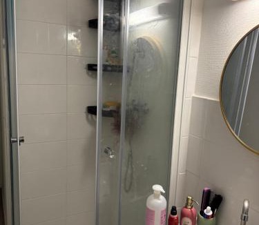 Vaulx En Velin Village House | Chambre privée près de Lyon