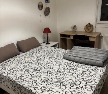 Vaulx En Velin Village House | Chambre privée près de Lyon