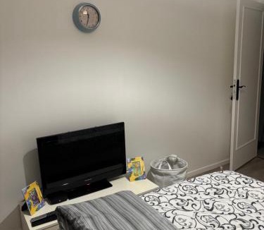 Vaulx En Velin Village House | Chambre privée près de Lyon
