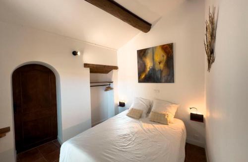 Le Castellet House | Chambres d'hôtes à 5mn du Circuit Paul Ricard et du village du Castellet et à 10mn des plages de Saint-Cyr-sur-mer, Bandol et Sanary