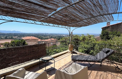 Allauch Villa | Character villa with swimming pool and panoramic view of Marseille harbor