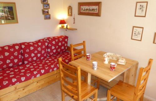 Areches Apartment | Charmant appart rénové 4 pers, balcon sud, plein centre, proche ski et piscine! - FR-1-342-187