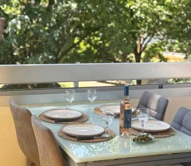 Sainte-Maxime Apartment | Charmant appartement à 300m des plages de Sainte-Maxime - Parking privé
