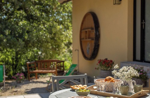 Gonfaron Apartment | Charmant et Spacieux Gîte Pour 2 Personnes au Coeur D'un Vignoble Varois