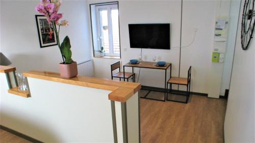 Gannat Apartment | CHARMANT F1 bis atypique climatisé