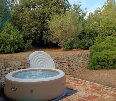 Entrecasteaux House | Charmante Petite Maison Climatisée au Calme & Whirlpool privée