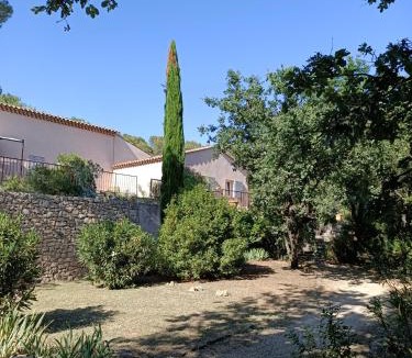 Entrecasteaux House | Charmante Petite Maison Climatisée au Calme & Whirlpool privée