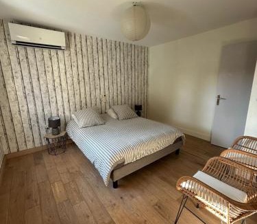 Le Brusc Villa | Charmante villa au brusc avec piscine à 10min à pied de la mer